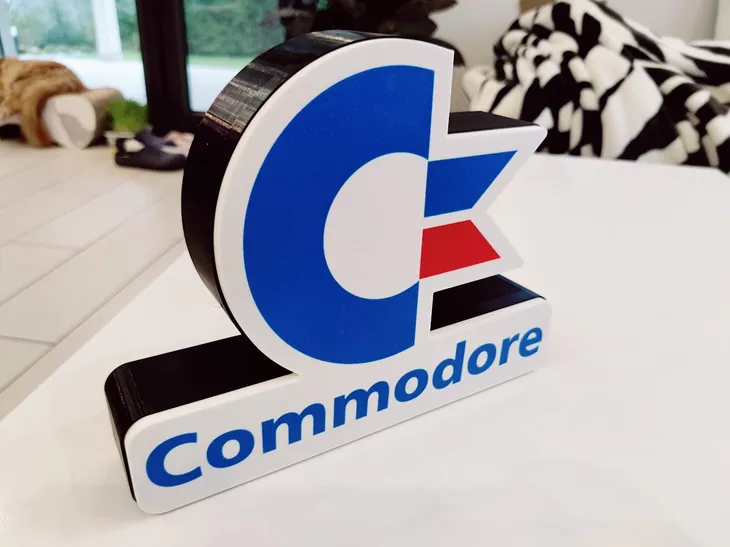 commodore-c64-ozdobna-lampka-led-stan-nowy-stan-opakowania-brak-opakowania