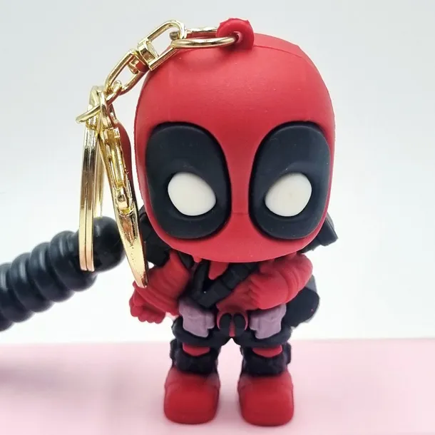 brelok-breloczek-avengers-marvel-deadpool-cechy-dodatkowe-karabinczyk