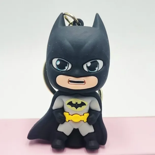 brelok-breloczek-silikonowy-dc-comics-batman-cechy-dodatkowe-karabinczyk