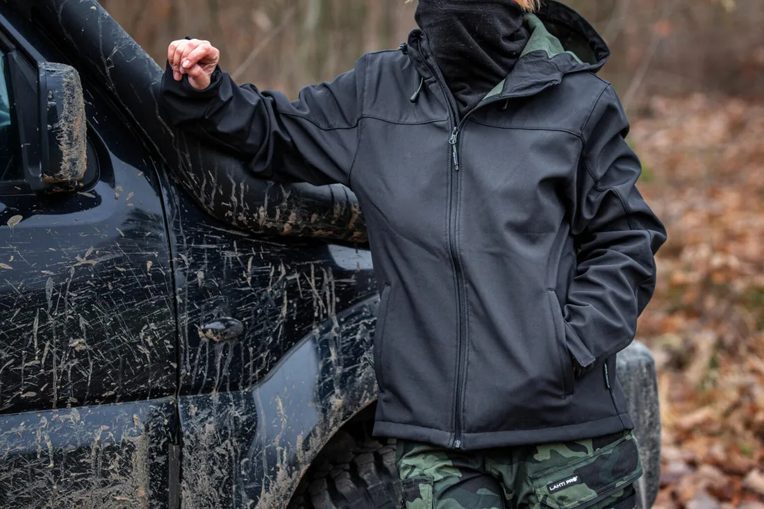 kurtka-softshell-z-kaputrem-lahti-pro-r-m-czarna