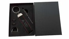 mitsubishi-brelok-breloczek-alcantara-skora-pudelko