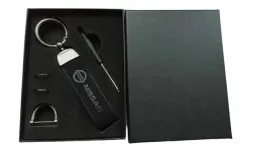 nissan-brelok-breloczek-skora-nowy-model-pudelko