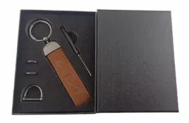 kia-nowe-logo-brelok-breloczek-skora-alcantara-brazowy-pudelko