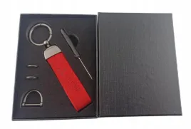 mitsubishi-brelok-breloczek-brylok-alcantara-skora-czerwony-pudelko