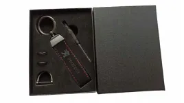 peugeot-brelok-breloczek-alcantara-skora-prezent-pudelko