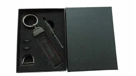 toyota-brelok-breloczek-alcantara-skora-prezent-pudelko