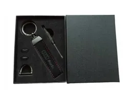 audi-brelok-breloczek-alcantara-skora-pudelko-prezentowe