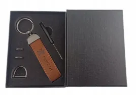 peugeot-brelok-breloczek-skora-alcantara-brazowy-pudelko