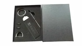 seat-brelok-breloczek-skora-nowy-model-pudelko