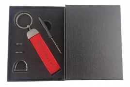 seat-brelok-breloczek-alcantara-czerwony-pudelko