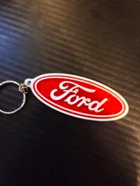 brelok-ford-czerwien-druk-3d