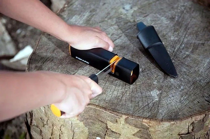 ostrzalka-do-nozy-i-siekier-fiskars-xsharp