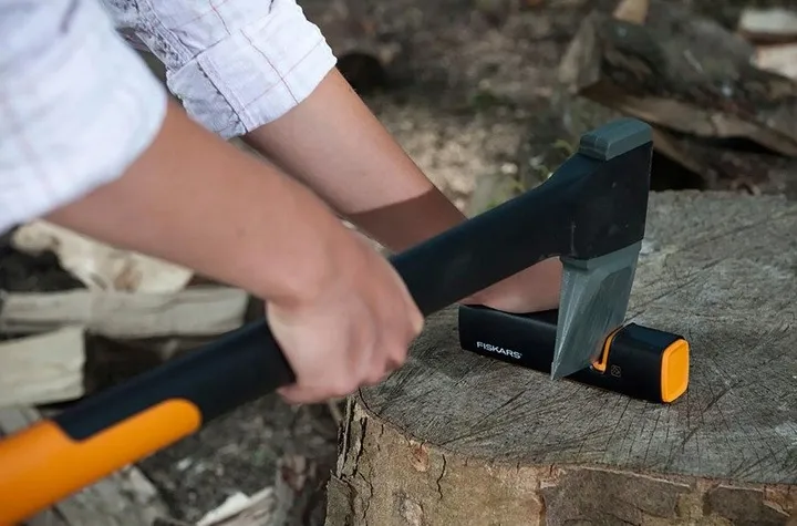 ostrzalka-do-nozy-i-siekier-fiskars-xsharp-stan-nowy