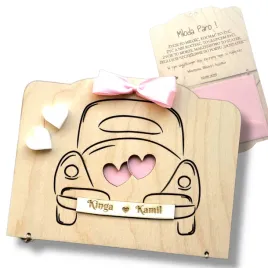 drewniana-kartka-slubna-na-slub-personalizowana-grawer-pamiatka-walizka