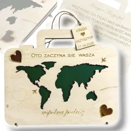 drewniana-kartka-slubna-na-slub-personalizowana-grawer-pamiatka-walizka
