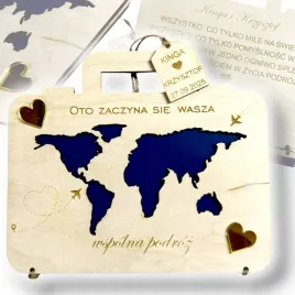 drewniana-kartka-slubna-na-slub-personalizowana-grawer-pamiatka-walizka