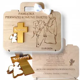 drewniana-kartka-na-komunie-pierwsza-komunia-swieta-walizka
