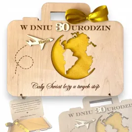 prezent-na-urodziny-drewniana-kartka-grawer-personalizowana-walizka-1-99