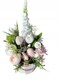 dekoracja-wielkanocna-z-zajacem-stroik-wielkanocny-w-doniczce-drewnianej