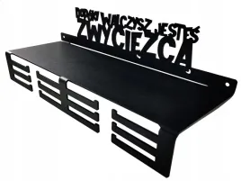 duzy-wieszak-na-medale-z-polka-na-puchary-medalowka-napis-dopoki