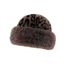 czapka-futrzana-zimowa-w-cetki