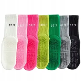 skarpety-antyposlizgowe-wysokie-do-jogi-pilatesu-i-fitness-3540