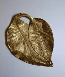 stylowy-lisc-dekoracyjny-podkladka-paterka-zloty