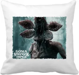 poduszka-stranger-things-dla-fana-serialu-z-dowolnym-napisem
