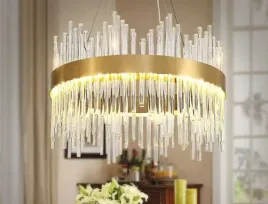 zlota-lampa-z-krysztalowym-wykonczeniem