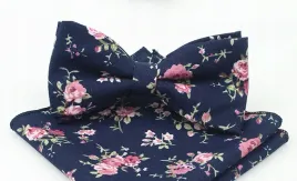 piekna-mucha-meska-i-poszetka-granatowa-w-kwiaty