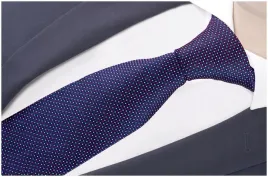 zakardowy-krawat-meski-w-kropki-granatowy-rc44