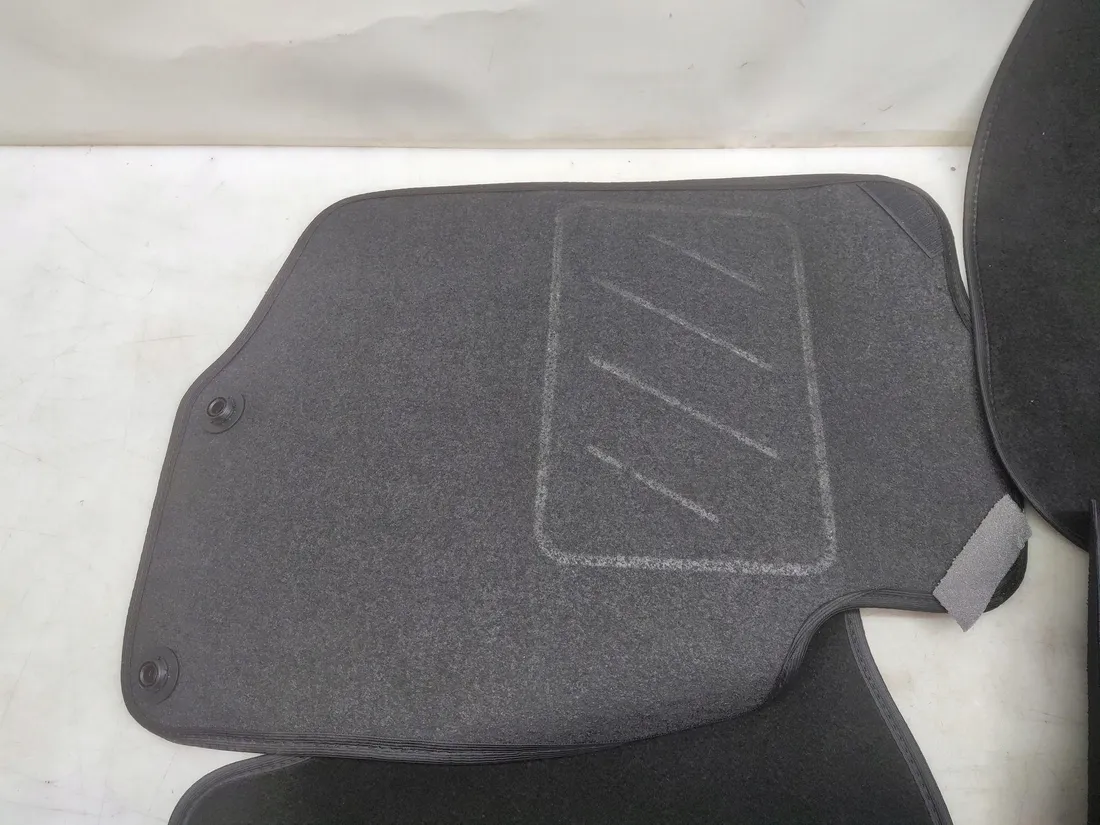 dbs-dywaniki-samochodowe-do-208-2008