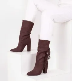 brazowe-botki-na-slupku-wsuwane-z-fredzlami-briena