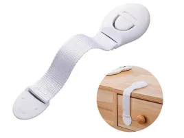 zabezpieczenie-szafek-bezpieczenstwo-blokada-mebli-latwe-w-uzyciu