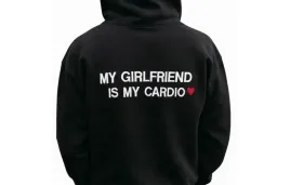 bluza-z-haftem-my-girlfriend-is-my-cardio-walentynki