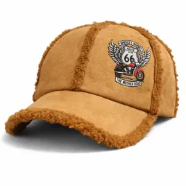 czapka-z-daszkiem-ocieplana-zamszowa-z-nadrukiem