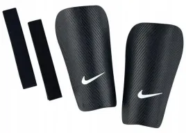 ochraniacze-pilkarskie-nike-nagolenniki-guard