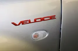 czerwony-znaczek-logo-veloce-alfa-romeo-giulia