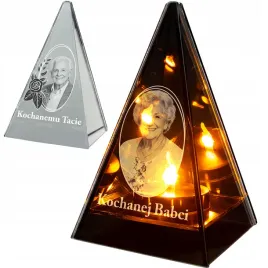 znicz-led-piramida-20cm-personalizowany-grawer-mama-zdjecie-babcia-dziadek