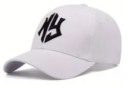czapka-z-daszkiem-z-haftem