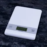 waga-kuchenna-biala-5-kg-kinghoff-marka-kinghoff