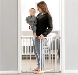 barierka-na-drzwi-schody-hauck-rozporowa-biala