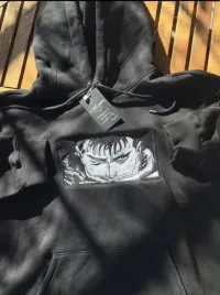bluza-z-kapturem-berserk