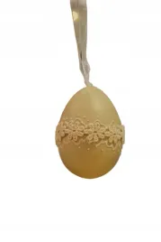 jajko-wiszace-z-kwiatkami-bezowe