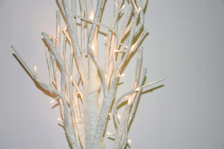 drzewko-led-biale-srednie-120cm-wysokosc-cm-101-120-cm