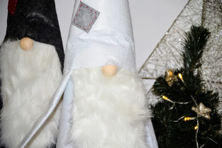 materialowy-skrzat-bialy-95cm-rodzaj-inny
