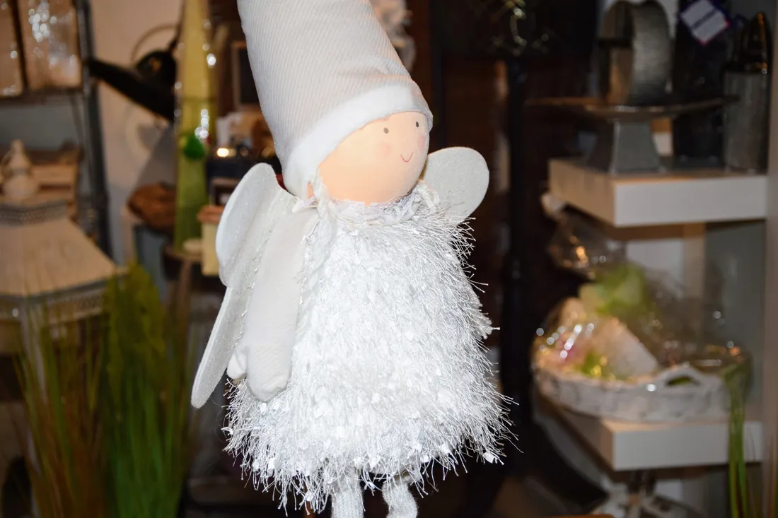 materialowy-skrzat-bialy-56cm-stan-nowy