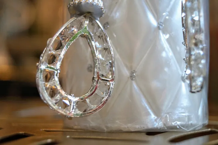 sznur-akrylowy-44cm-stan-nowy-rodzaj-chwosty-i-sznury