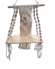 boho-makrama-wiszaca-polka-scienna-fredzle-drewniana-do-dekoracji-w-salonie