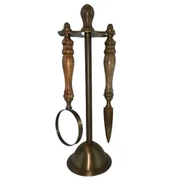 zestaw-szklo-powiekszajace-i-noz-do-papieru